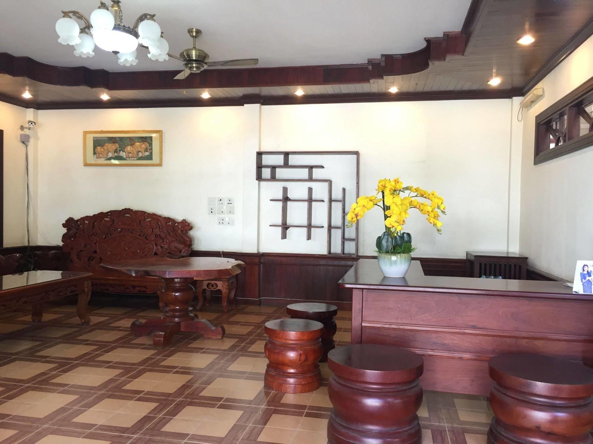 Luang Prabang Maison Vongprachan & Travel Exterior photo